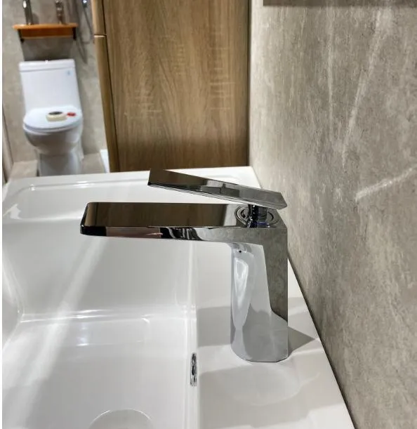 Barry′s Modern Brass Drinking Faucet Single Handle Toilet Faucet