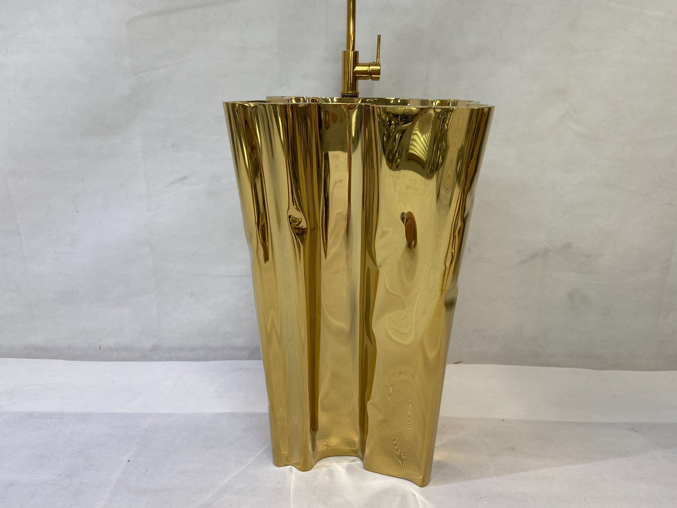 Luxury Golden Fiberglass Washstand Bathroom Furnitures Basin Hotel Sink