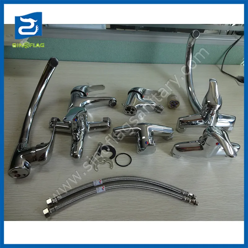 Popular Ce Brass Mixer Sanitary Water Tap Kitchen Sink Hot & Cold Faucet
