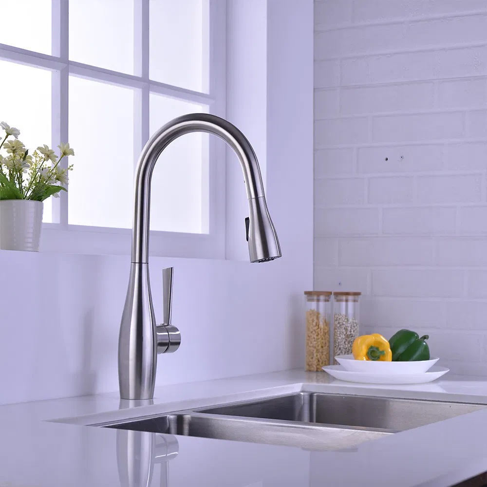 Single Handle Pull out Kitchen Faucet in Stainless Steel (40108)