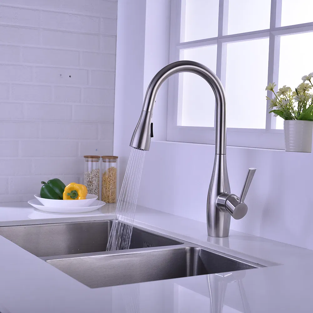 Single Handle Pull out Kitchen Faucet in Stainless Steel (40108)